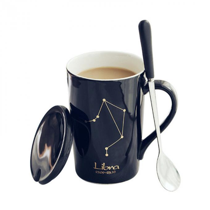 良質の習慣は多彩ふたおよびスプーンのdrinkwareのマットが付いている12個の星座の陶磁器のマグのコーヒー タンブラーのコップを印刷した