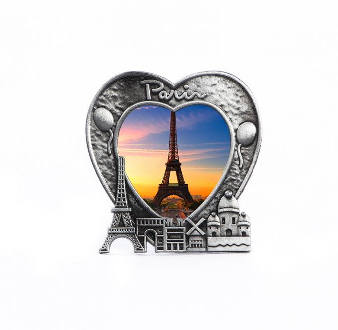 3D愛日没の景色のパリ フランス エッフェル塔の記念品のギフトの金属のハート形の額縁